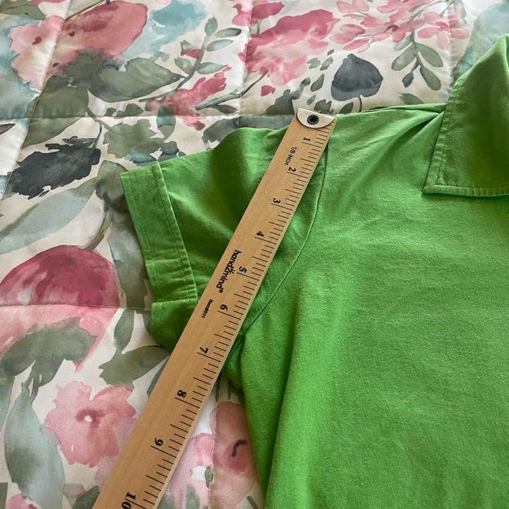Lilly Pulitzer Green shirt sleeved top, size medium. - Picture 5 of 7